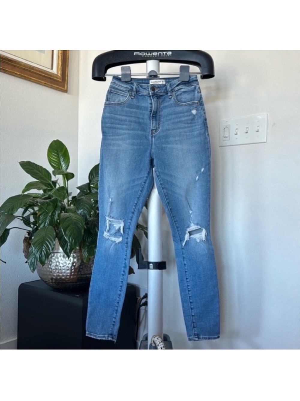 Abercrombie The super skinny high rise Jeans Sz 26/2 Ripped destroyed Blue